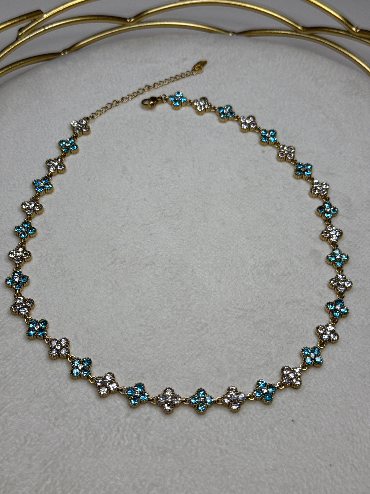 Collier Flowers Bleu Claire/Blanc ras de cou
