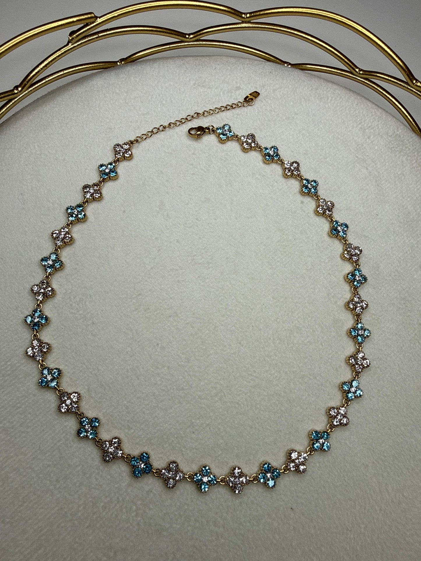 Collier Flowers Bleu Claire/Blanc ras de cou