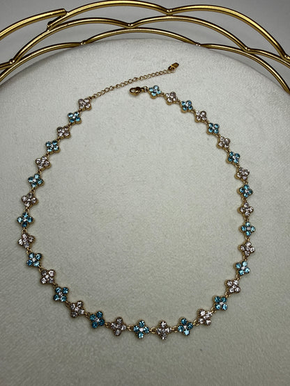 Collier Flowers Bleu Claire/Blanc ras de cou