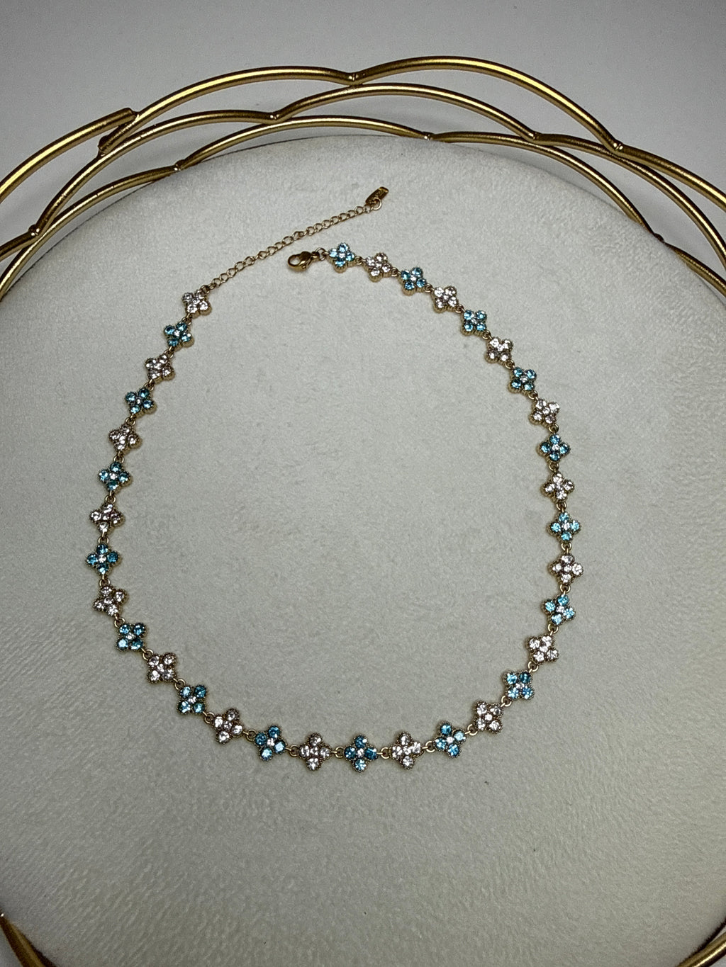 Collier Flowers Bleu Claire/Blanc ras de cou