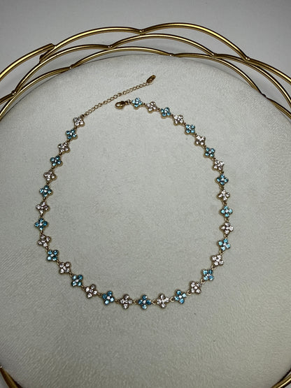 Collier Flowers Bleu Claire/Blanc ras de cou
