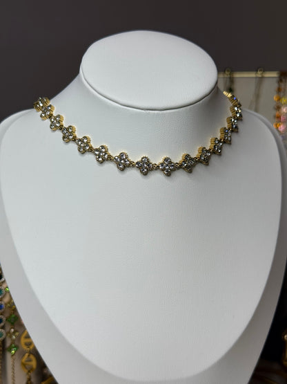Collier Flowers White ras de cou
