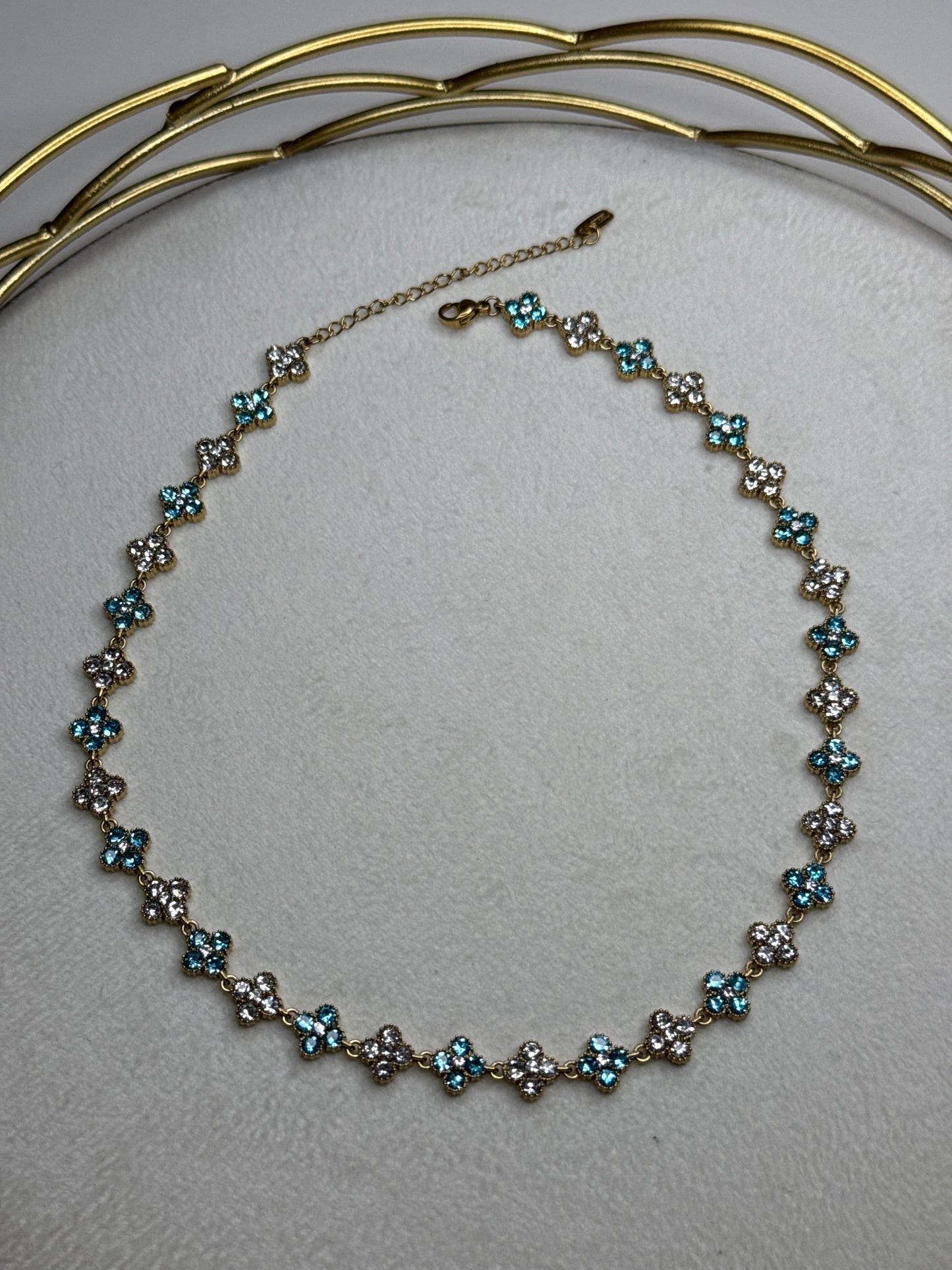 Collier Flowers Bleu Claire/Blanc ras de cou