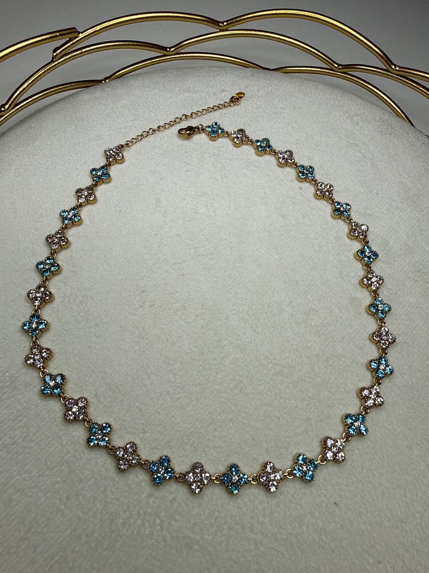 Collier Flowers Bleu Claire/Blanc ras de cou