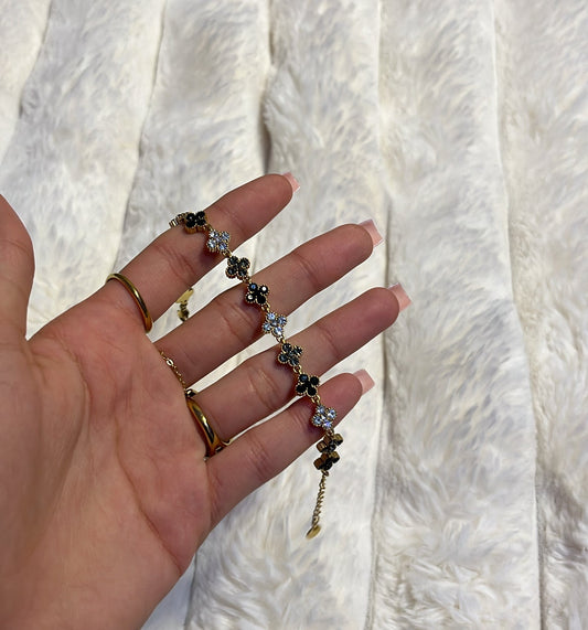 Flower White and Black